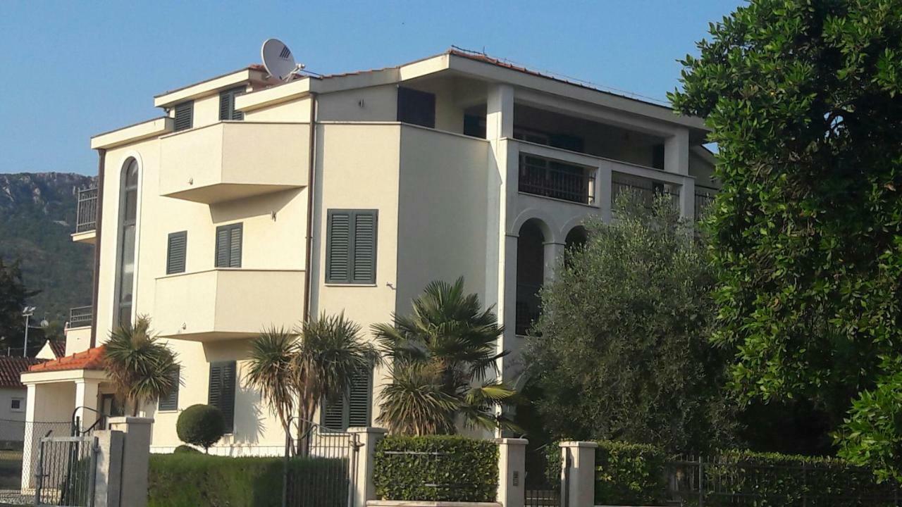 Apartmani Vitturi Kaštela Eksteriør bilde